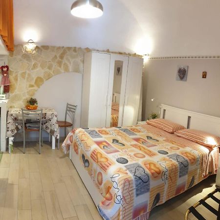 Giovanni S Little House Катания Экстерьер фото
