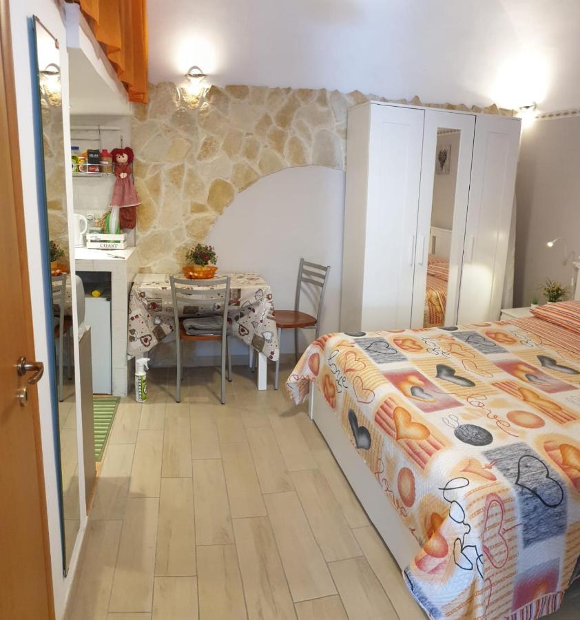 Giovanni S Little House Катания Экстерьер фото