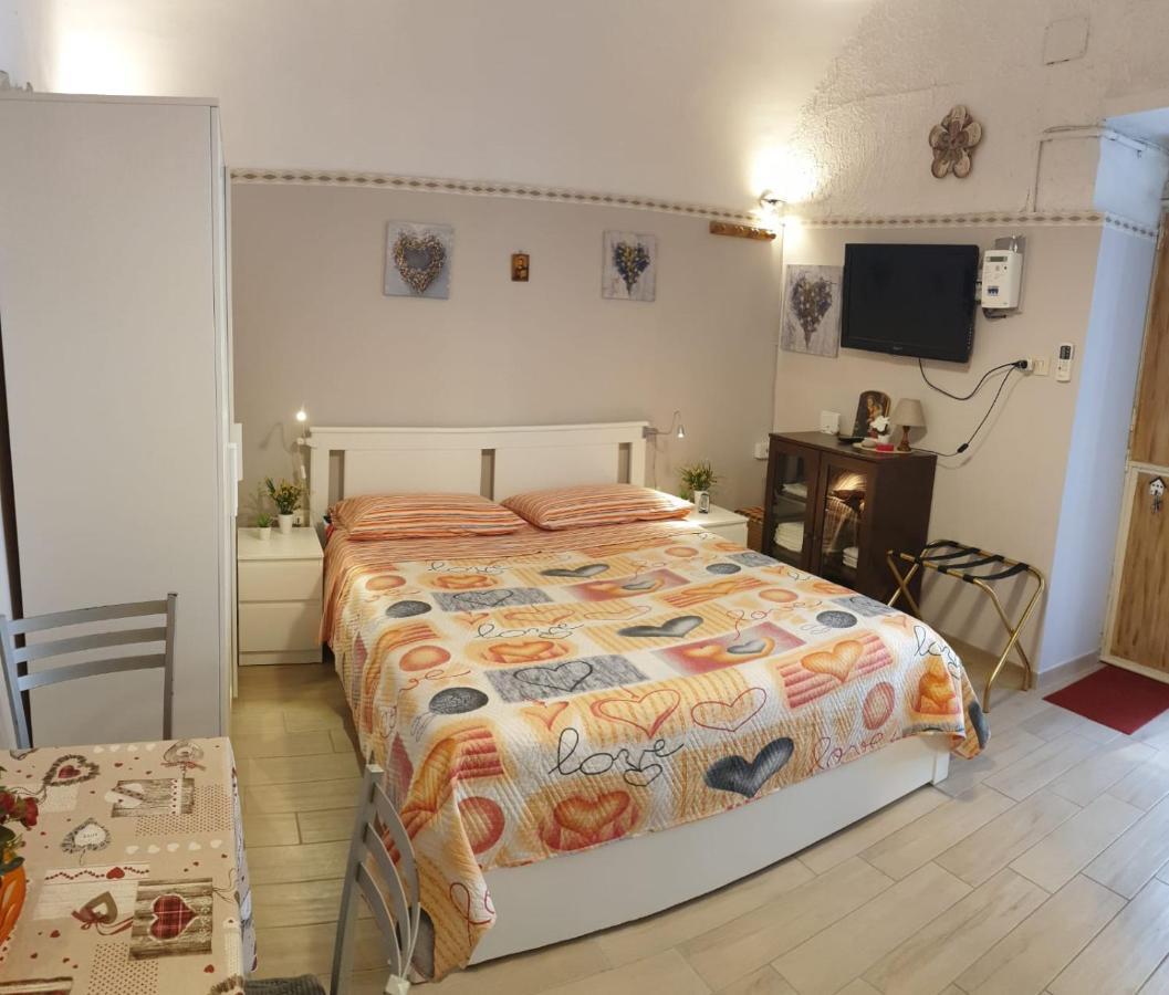 Giovanni S Little House Катания Экстерьер фото