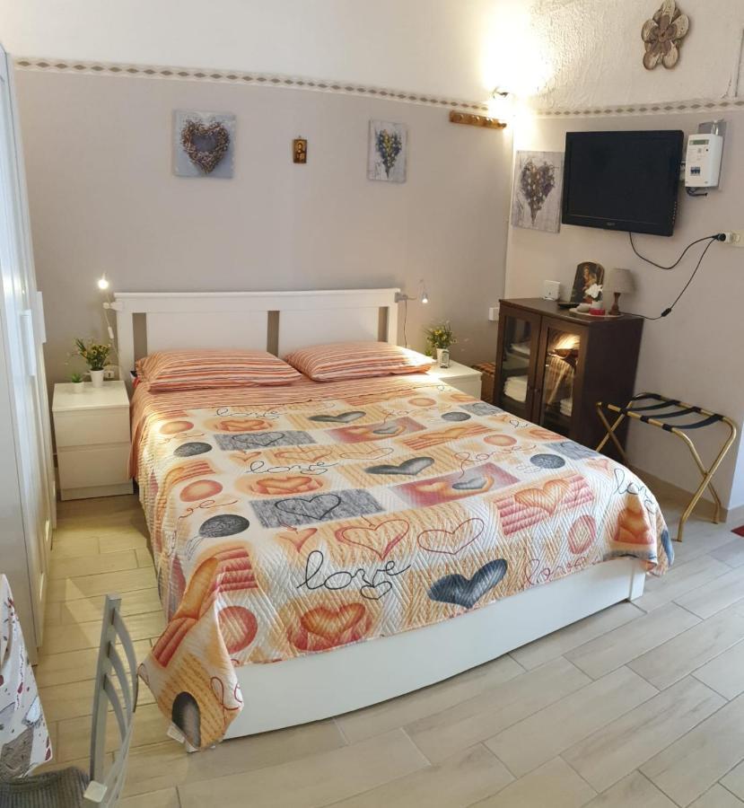 Giovanni S Little House Катания Экстерьер фото